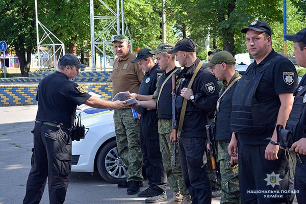 На улицы Курахово, Угледара и Марьинки вышли усиленные наряды полиции