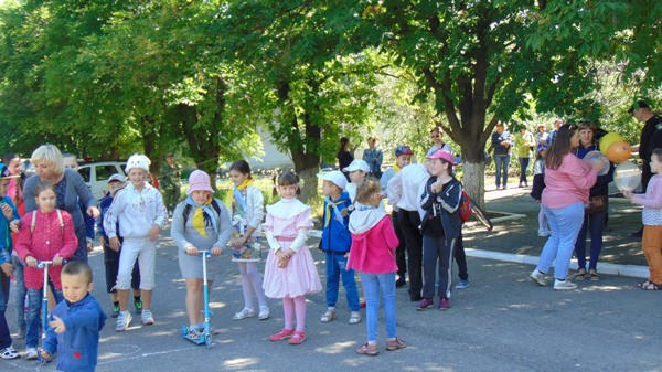 В прифронтовой Марьинке отпраздновали День защиты детей