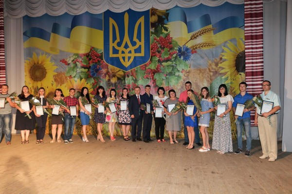 Госслужащих Марьинского района торжественно поздравили с профессиональным праздником