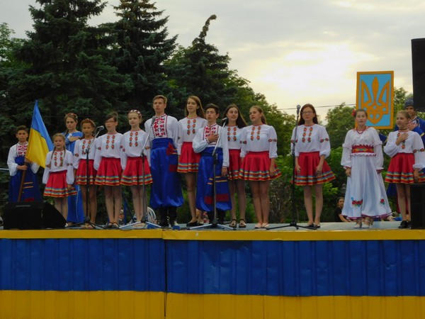 В Курахово отпраздновали день Конституции Украины