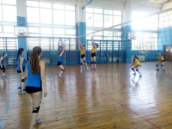 Спортсменки из Курахово выиграли домашний турнир по волейболу