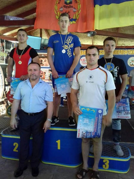 Тяжелоатлеты из Марьинского района продемонстрировали свой класс на чемпионате по пауэрлифтингу