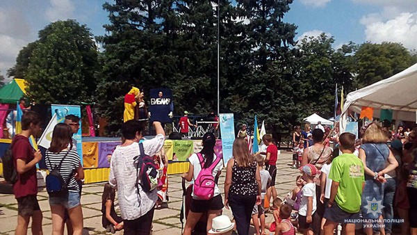 В Курахово на детский праздник собрались более тысячи жителей города