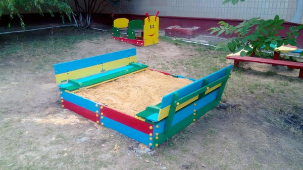 Детский сад в Угледаре получил новые современные песочницы