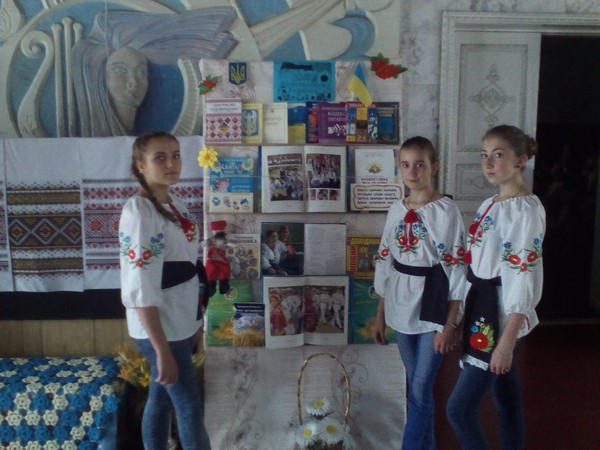 Как в Марьинском районе отпраздновали День Конституции Украины