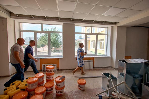 Глава Донетчины попросил ускорить выполнение ремонта в учебно-воспитательном комплексе в Угледаре
