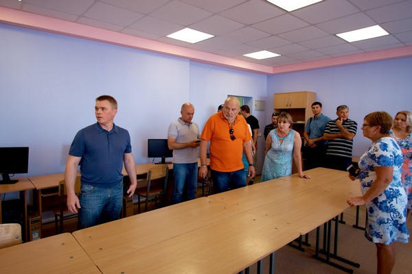 Глава Донетчины попросил ускорить выполнение ремонта в учебно-воспитательном комплексе в Угледаре