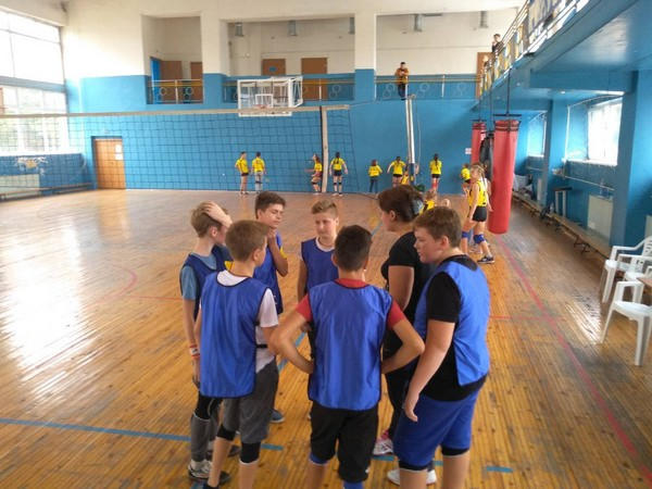 В Курахово прошел открытый турнир по волейболу