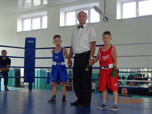 В прифронтовой Марьинке прошел Открытый турнир по боксу