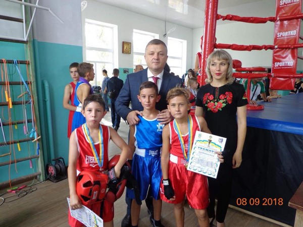 В прифронтовой Марьинке прошел Открытый турнир по боксу
