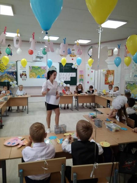Первый урок для школьников Угледара начался с Украиной в сердце