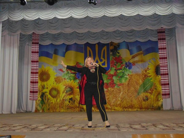 Оксана Билозир выступила с концертом в прифронтовой Марьинке