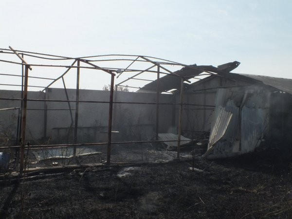 Появились фото сгоревших домов в Красногоровке