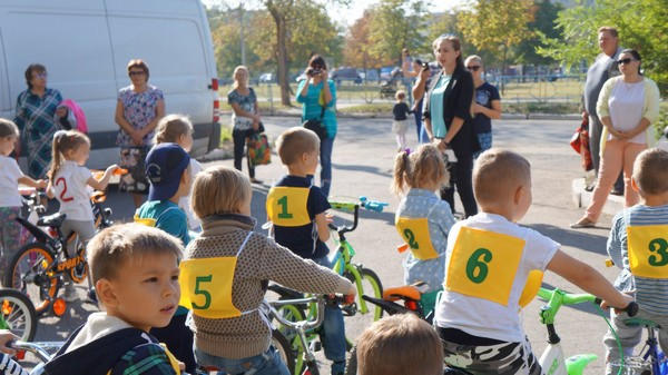 В Угледаре состоялась детская велогонка