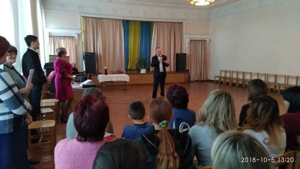 В Курахово педагогов поздравили с профессиональным праздником
