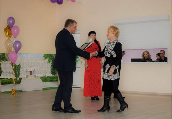 Угледарская школа отметила свой 50-летний юбилей