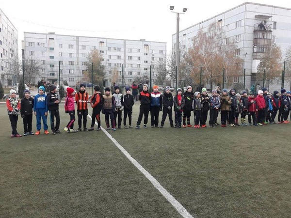 В Курахово состоялся осенний футбольный турнир «Давай играй!»