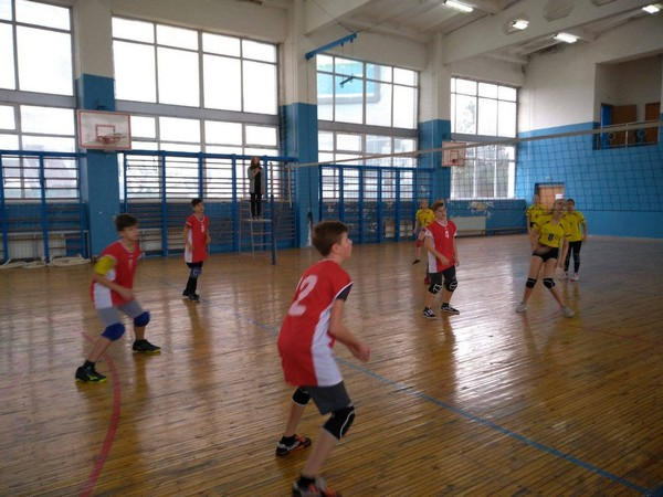 В Курахово состоялся открытый турнир по волейболу