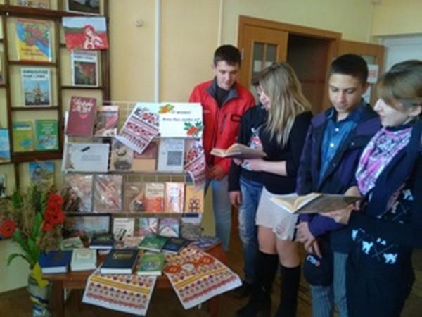 В прифронтовой Марьинке организовали выставку, посвященную Дню украинского языка