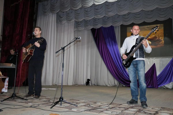 Аграриев Марьинского района торжественно поздравили с профессиональным праздником