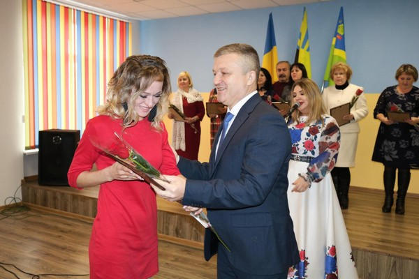 Работников культуры Марьинского района поздравили с профессиональным праздником