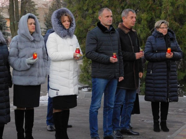 В Курахово почтили память жертв Голодомора