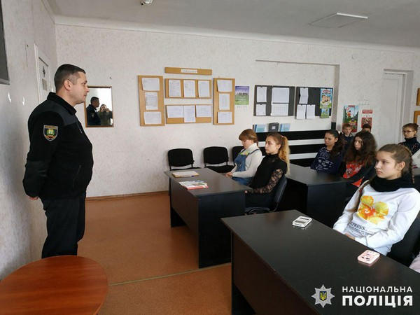 Марьинским школьникам полицейские рассказали, как выжить в прифронтовом городе