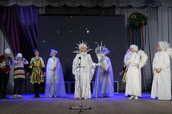 Около 500 детей из прифронтовой Марьинки смогли окунуться в волшебный яркий праздник