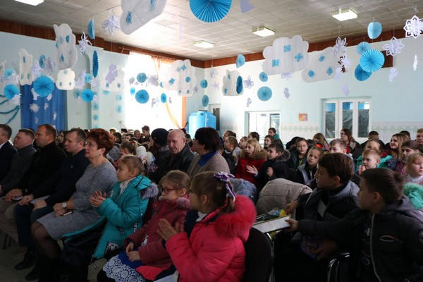 В прифронтовой Марьинке торжественно открыли современный инклюзивный ресурсный центр
