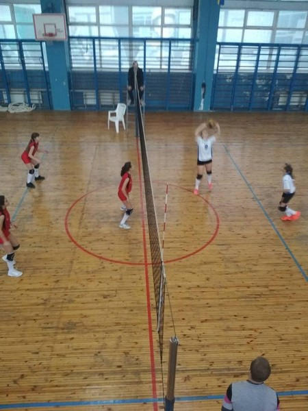 В Курахово прошел ХХ традиционный турнир по волейболу среди девушек