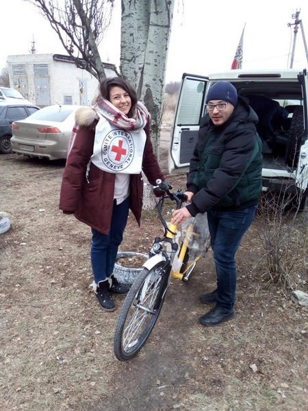 Соцработникам Марьинского района Святой Николай подарил современные электрические велосипеды