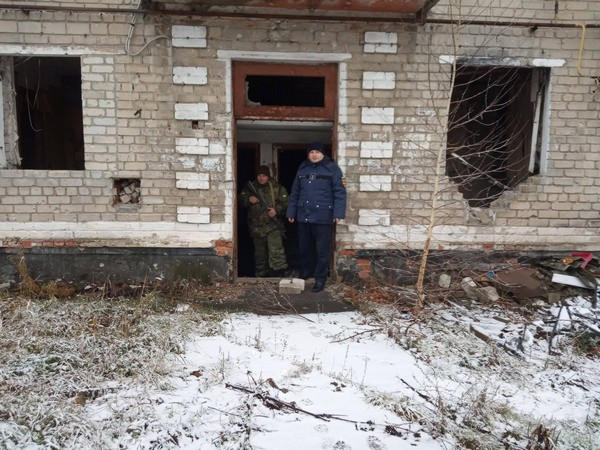 В прифронтовой Марьинке провели рейд по заброшенным зданиям