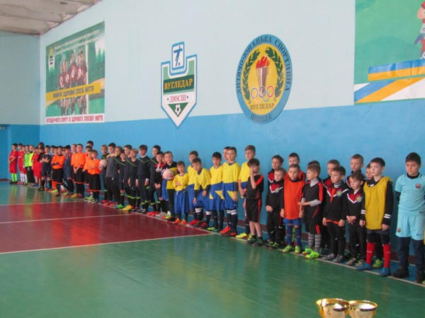В Угледаре состоялся традиционный турнир по мини-футболу