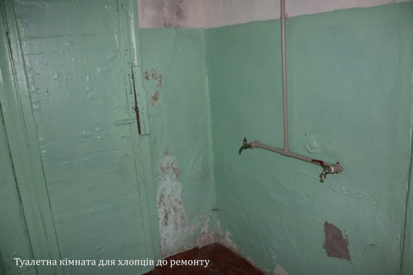 В одной из прифронтовых школ Марьинского района появились современные санузлы