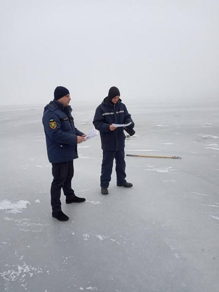 На Кураховском водохранилище спасатели напомнили рыбакам о безопасности