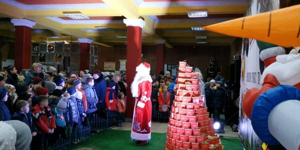 Для детей из Курахово, Марьинки и Красногоровки устроили незабываемый праздник