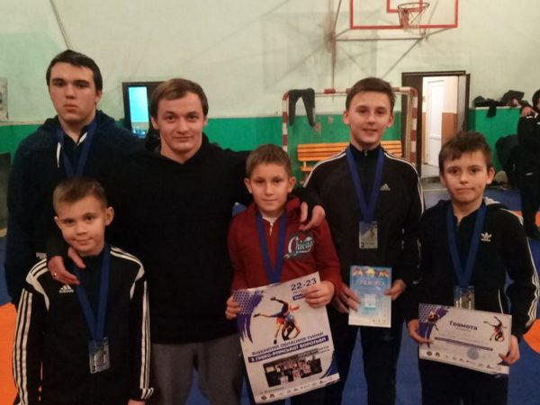 Угледарские борцы завоевали 6 медалей на областном турнире по греко-римской борьбе