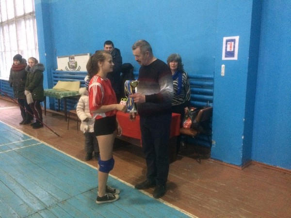 Кураховские волейболистки заняли второе место на турнире в Славянске