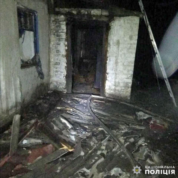 В результате пожара в Марьинском районе погибли два человека