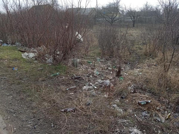 Частный сектор в Курахово превращается в мусорную свалку