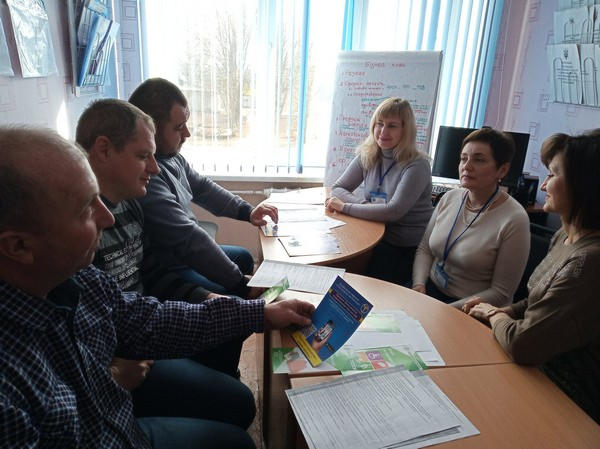 Безработных жителей Марьинского района обучают новым профессиям