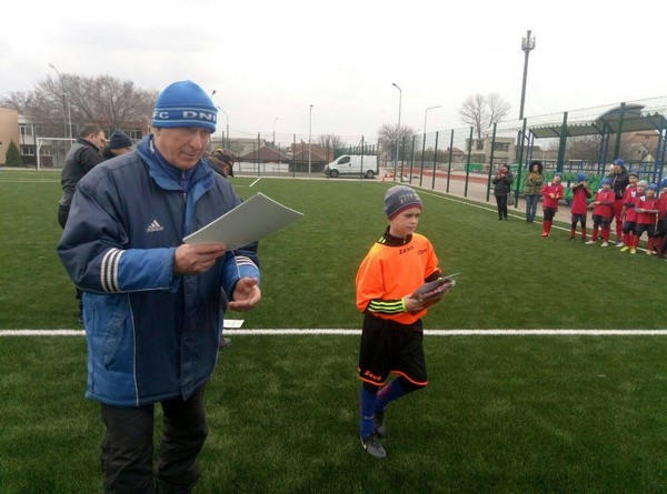 Кураховские футболисты заняли второе место на турнире в Синельниково