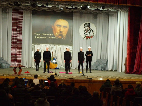 В Марьинке определили победителей районного конкурса чтецов