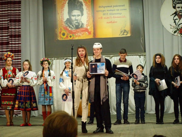 В Марьинке определили победителей районного конкурса чтецов