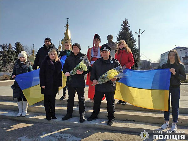 Полицейские прифронтовой Марьинки присоединились к всеукраинскому флешмобу