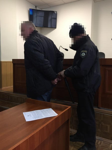 Мужчина, который занимался рейдерством в Марьинском районе, взят под стражу