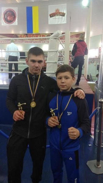 Кураховские боксеры завоевали два «золота» на зональном чемпионате Украины