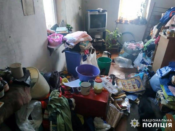 Марьинские полицейские обнаружили семью, в которой дети живут в нечеловеческих условиях