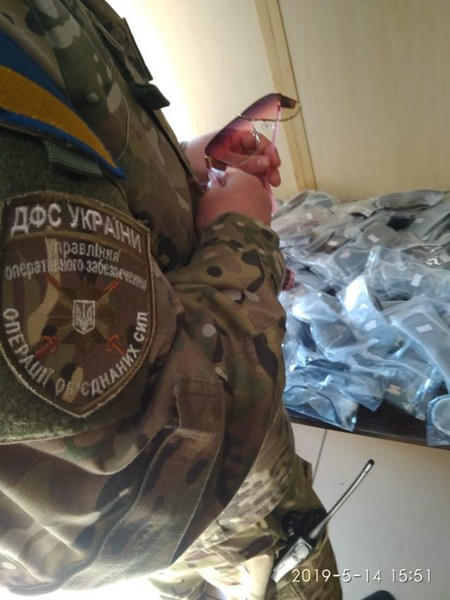 Благодаря бдительности на КПВВ «Марьинка», жители «ДНР» остались без очков