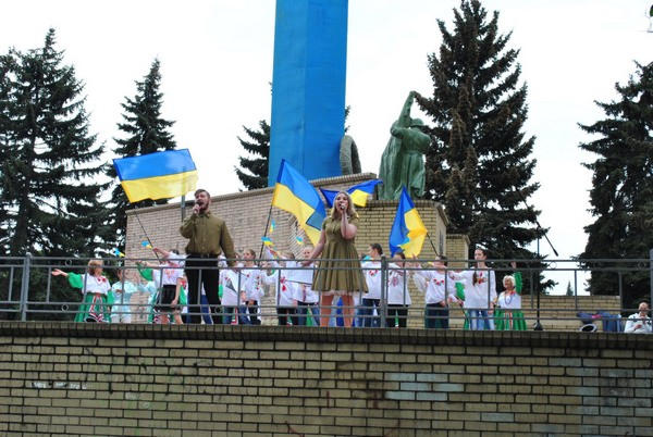 Как в прифронтовой Марьинке праздновали День Победы